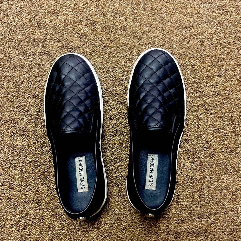Steve Madden black shoes size 8M wore once. Quilted pattern